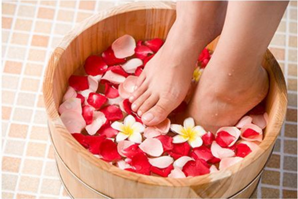 玫瑰花怎么處理不浪費(fèi)，水培保存或制成干花