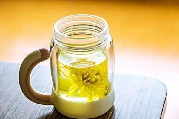 菊花茶的功效與作用及禁忌，清熱解毒、美容養(yǎng)顏