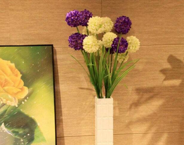 繡球葉子發(fā)黃怎么辦，光照太強(qiáng)澆水不當(dāng)都會(huì)引起發(fā)黃