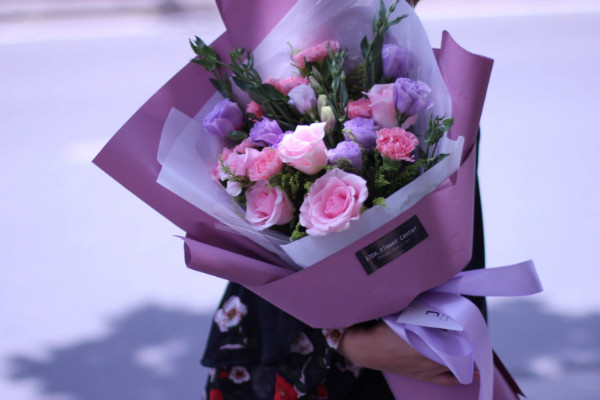 12朵玫瑰代表什么意思，心心相印/與日俱增的愛