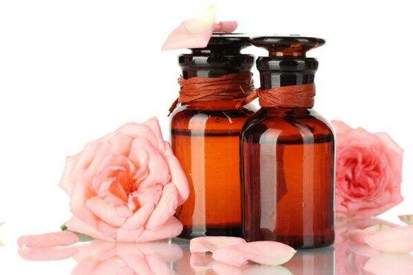玫瑰花有哪些功效，煮粥泡茶，制作香料精油