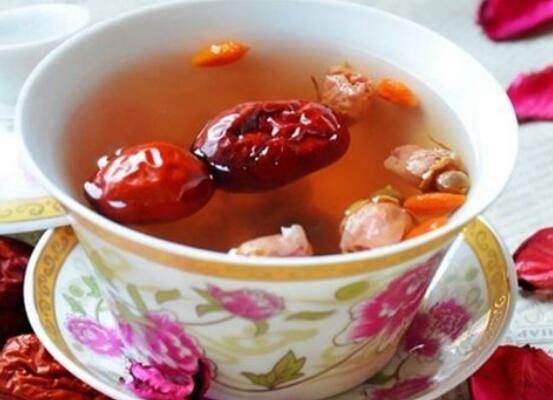 玫瑰花茶的功效，護(hù)膚防皺、增強身體機(jī)制、舒筋活血