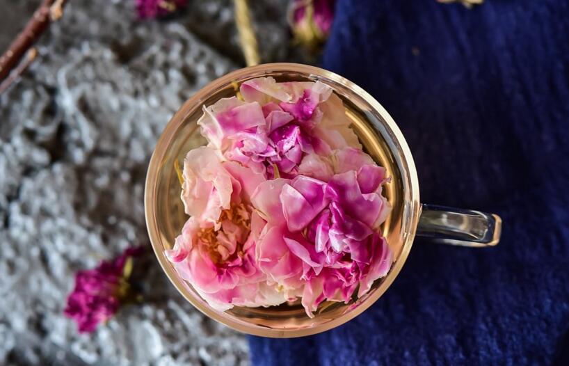玫瑰花茶的作用，美白皮膚降低血壓