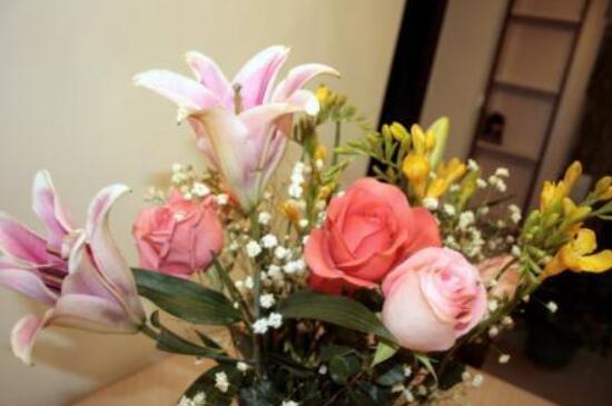 百合花養(yǎng)水里能活多久，做好五個(gè)要點(diǎn)可存活百日以上