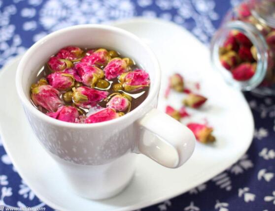 玫瑰花茶的功效，護(hù)膚防皺、增強身體機(jī)制、舒筋活血