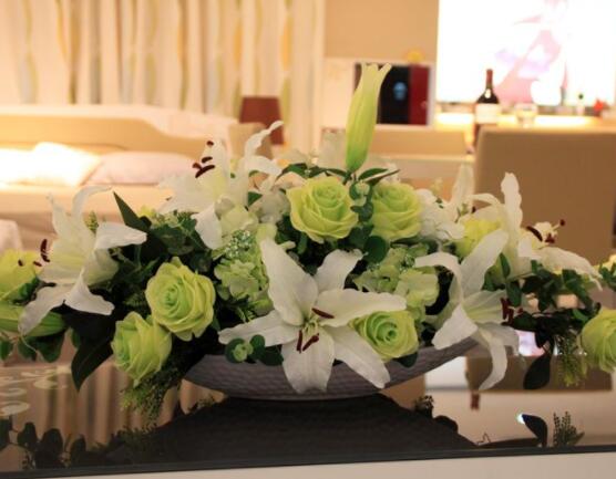 百合花養(yǎng)水里能活多久，做好五個(gè)要點(diǎn)可存活百日以上