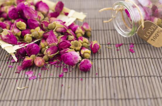 玫瑰花茶的功效與作用，美容養(yǎng)顏、促進(jìn)新成代謝、減肥
