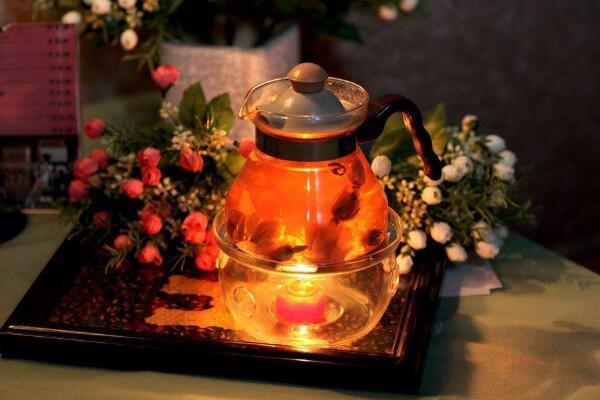 玫瑰花茶的禁忌與功效，美容養(yǎng)顏/緩解疲勞/調(diào)經(jīng)止痛