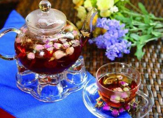 玫瑰花茶的功效，護(hù)膚防皺、增強身體機(jī)制、舒筋活血