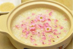 玫瑰花有哪些功效，煮粥泡茶，制作香料精油"