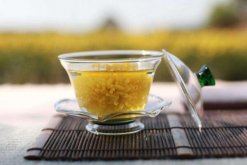 菊花茶什么季節(jié)喝，最適合在夏秋兩季飲用"