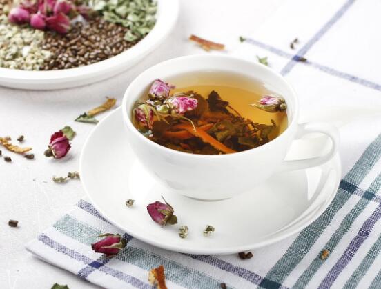 玫瑰花茶的功效，護膚防皺、增強身體機制、舒筋活血"